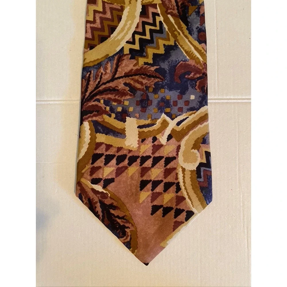 Halston III Mens Silk Necktie Abstract Geometric Floral Italian Silk Mauve Navy